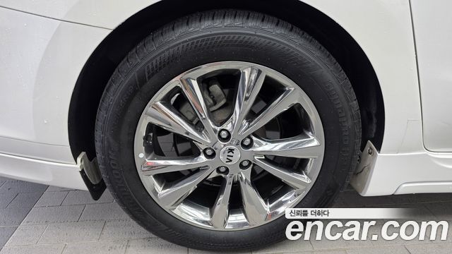 Kia Carnival 9-Seater Hi-Limousine Noblesse Special 2019 — фото 5