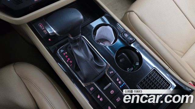 Kia Carnival 9-Seater Hi-Limousine Noblesse Special 2019 — фото 9