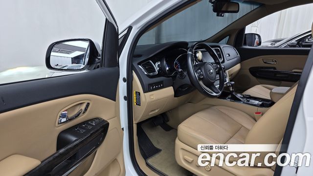 Kia Carnival 9-Seater Hi-Limousine Noblesse Special 2019 — фото 10