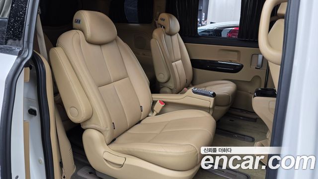 Kia Carnival 9-Seater Hi-Limousine Noblesse Special 2019 — фото 11