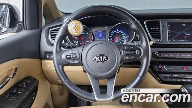 Kia Carnival 9-Seater Hi-Limousine Noblesse Special 2019 — фото 12