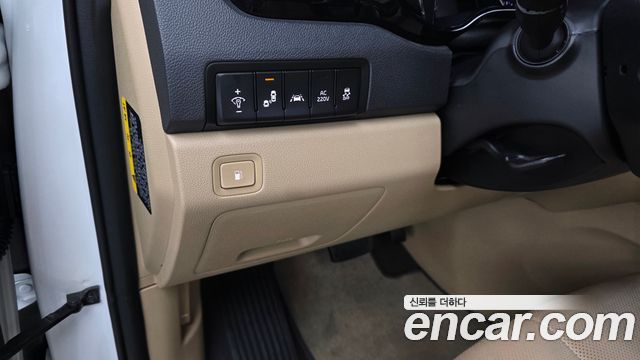 Kia Carnival 9-Seater Hi-Limousine Noblesse Special 2019 — фото 17