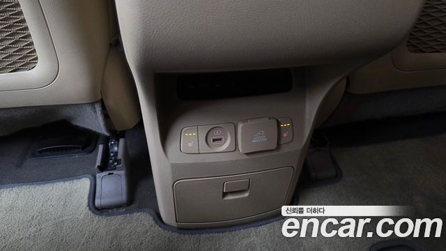 Kia Carnival 9-Seater Hi-Limousine Noblesse Special 2019 — фото 19