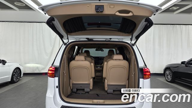 Kia Carnival 9-Seater Hi-Limousine Noblesse Special 2019 — фото 20