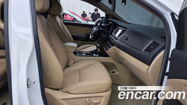 Kia Carnival 9-Seater Hi-Limousine Noblesse Special 2019 — фото 26