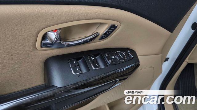 Kia Carnival 9-Seater Hi-Limousine Noblesse Special 2019 — фото 28