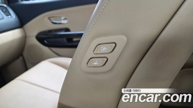 Kia Carnival 9-Seater Hi-Limousine Noblesse Special 2019 — фото 30