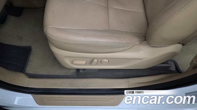 Kia Carnival 9-Seater Hi-Limousine Noblesse Special 2019 — фото 31