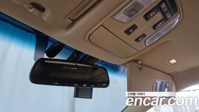 Kia Carnival 9-Seater Hi-Limousine Noblesse Special 2019 — фото 32