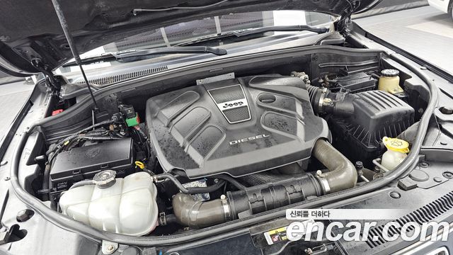 Jeep Grand Cherokee 3.0 Diesel Overland Summit WK2 2014 — фото 6