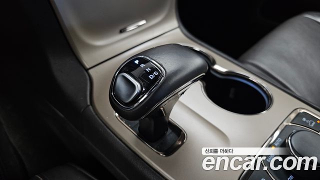 Jeep Grand Cherokee 3.0 Diesel Overland Summit WK2 2014 — фото 9