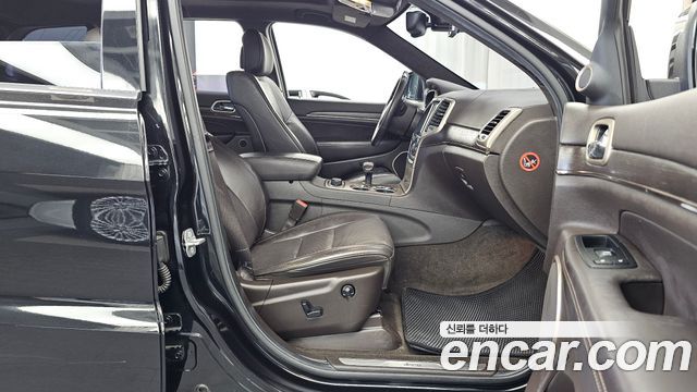 Jeep Grand Cherokee 3.0 Diesel Overland Summit WK2 2014 — фото 11