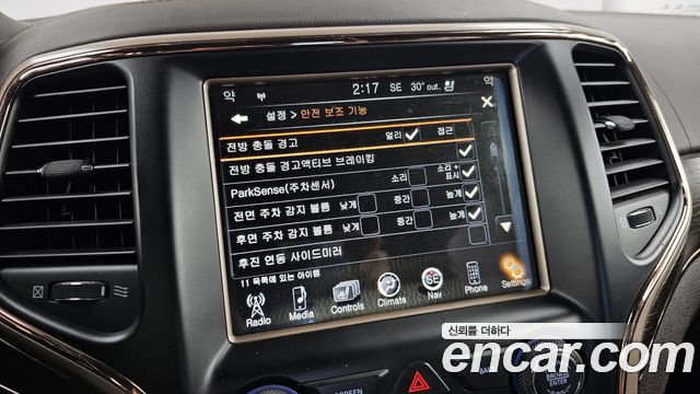 Jeep Grand Cherokee 3.0 Diesel Overland Summit WK2 2014 — фото 16