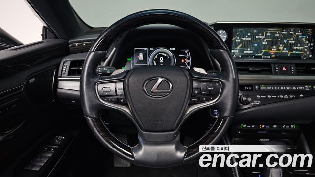 Lexus ES300h (VII) Executive 2020 — фото 13