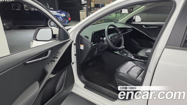 Kia Niro Prestige 2022 — фото 10