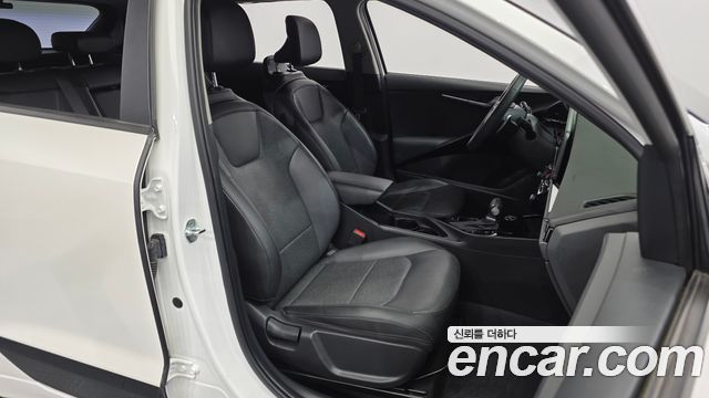 Kia Niro Prestige 2022 — фото 12