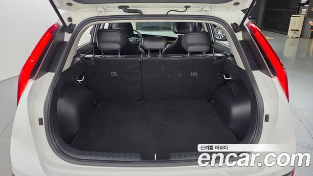 Kia Niro Prestige 2022 — фото 20