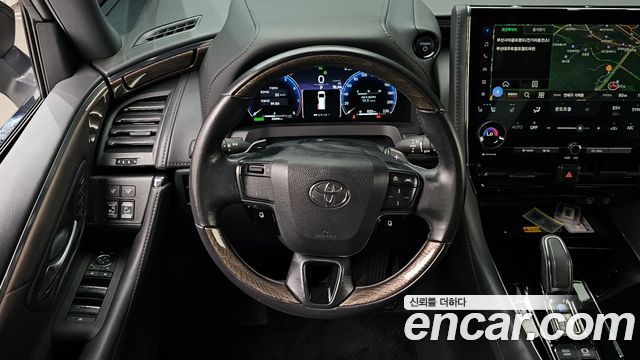 Toyota Alphard (IV) 2.5 HEV Executive AWD 2024 — фото 13