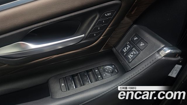 Toyota Alphard (IV) 2.5 HEV Executive AWD 2024 — фото 17