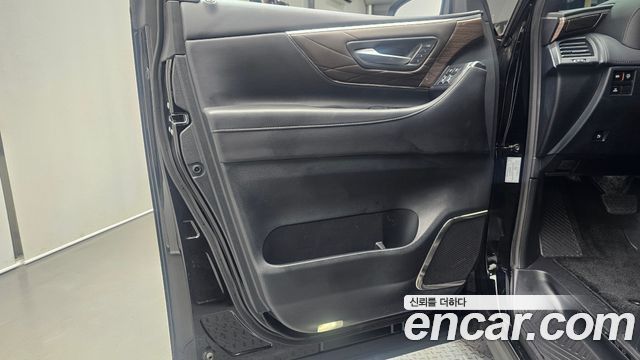 Toyota Alphard (IV) 2.5 HEV Executive AWD 2024 — фото 24