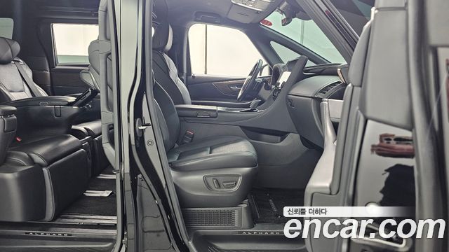 Toyota Alphard (IV) 2.5 HEV Executive AWD 2024 — фото 26