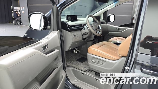 Hyundai Staria 4WD Lounge 9-Seater Inspiration 2023 — фото 10