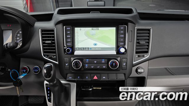 Hyundai Solati 15-seater Luxury 2024 — фото 14