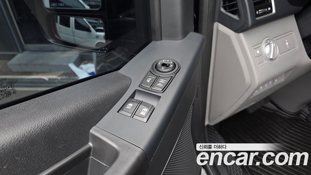 Hyundai Solati 15-seater Luxury 2024 — фото 19
