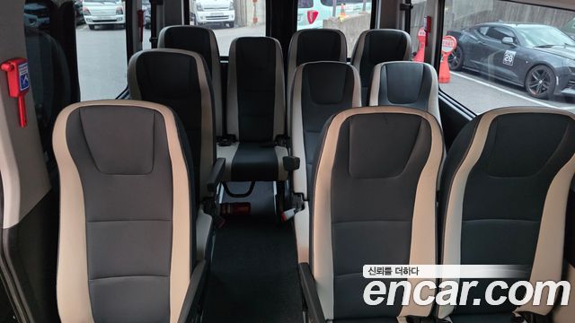Hyundai Solati 15-seater Luxury 2024 — фото 26