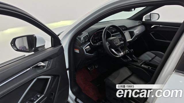 Audi Q3 (F3) 35 TDI Premium Sportback 2022 — фото 10