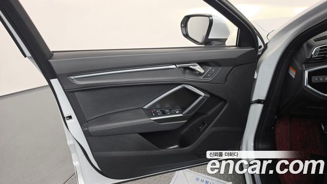 Audi Q3 (F3) 35 TDI Premium Sportback 2022 — фото 24
