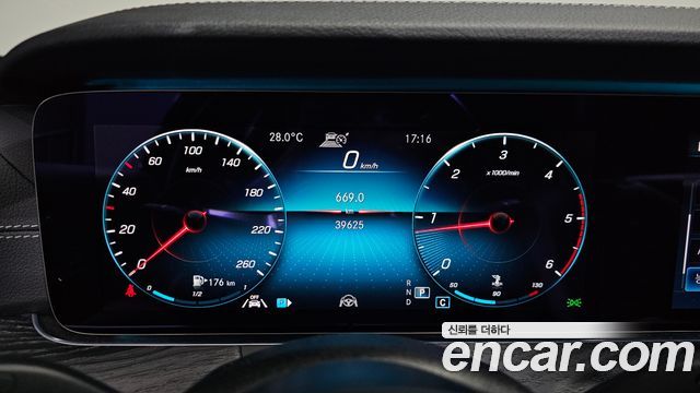 Mercedes-Benz E-Class (W213) E220d 4MATIC AMG Line 2021 — фото 8