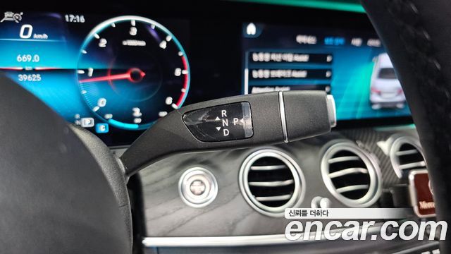 Mercedes-Benz E-Class (W213) E220d 4MATIC AMG Line 2021 — фото 9