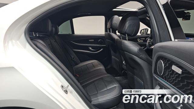 Mercedes-Benz E-Class (W213) E220d 4MATIC AMG Line 2021 — фото 12