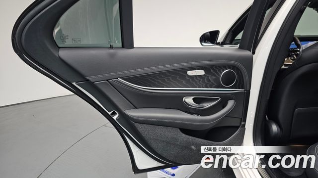 Mercedes-Benz E-Class (W213) E220d 4MATIC AMG Line 2021 — фото 25