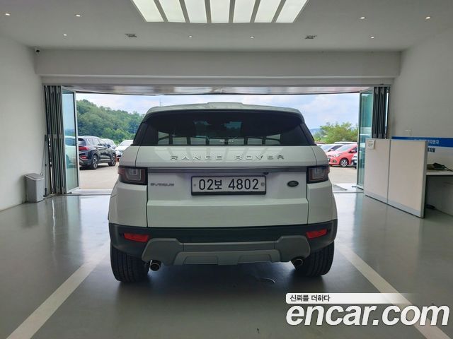 Land Rover Range Rover Evoque 2.0 TD4 SE 2018 — фото 4