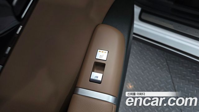 Hyundai Grandeur (GN7) 2,5 Gasoline 2WD Exclusive 2024 — фото 31