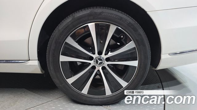 Mercedes-Benz E-Class (W213) E300e Exclusive 2019 — фото 21