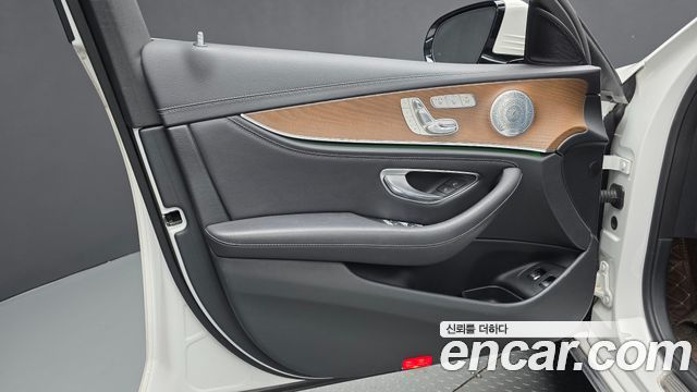 Mercedes-Benz E-Class (W213) E300e Exclusive 2019 — фото 24