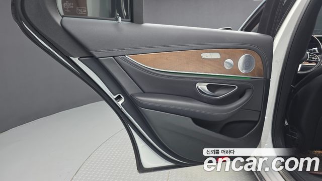 Mercedes-Benz E-Class (W213) E300e Exclusive 2019 — фото 25