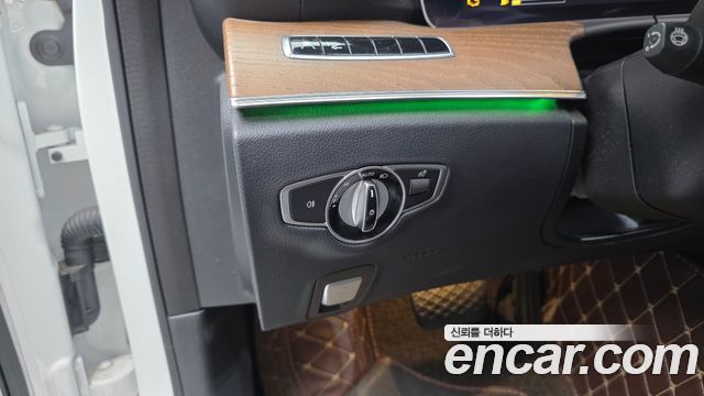 Mercedes-Benz E-Class (W213) E300e Exclusive 2019 — фото 33