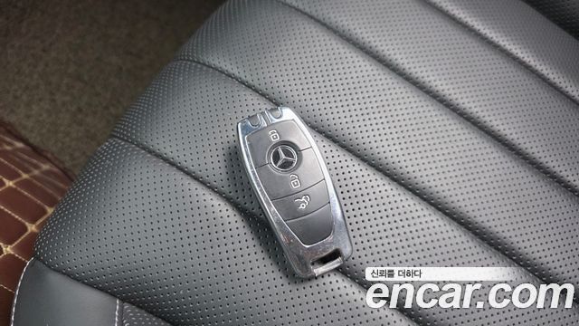 Mercedes-Benz E-Class (W213) E300e Exclusive 2019 — фото 35