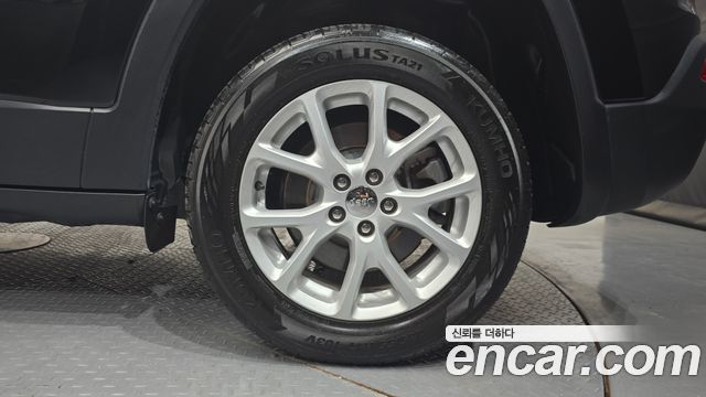 Jeep Cherokee (KL) 2.4 Longitude AWD 2017 — фото 21