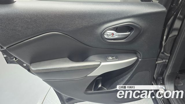 Jeep Cherokee (KL) 2.4 Longitude AWD 2017 — фото 25