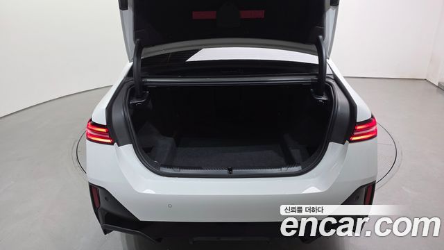 BMW 5 Series (G60) 520i M Sport 2025 — фото 32