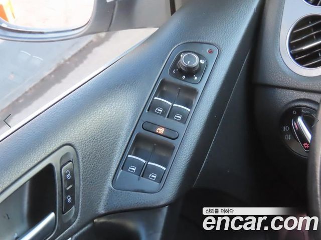 Volkswagen Tiguan 2.0 TDI Comfort 5N 2016 — фото 17