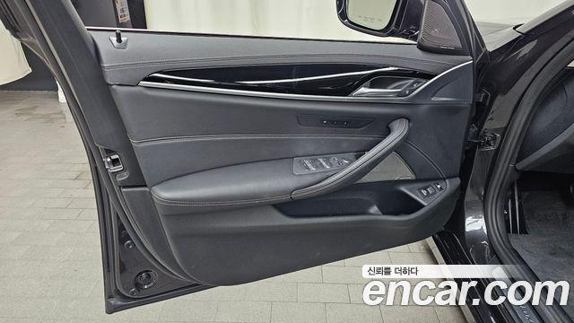 BMW 5 Series (G30) 530e Luxury 2021 — фото 24