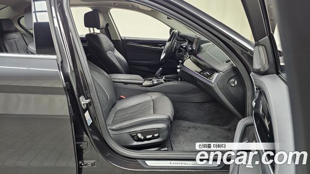 BMW 5 Series (G30) 530e Luxury 2021 — фото 26