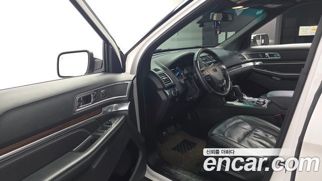 Ford Explorer 2.3 Limited 4WD 5th 2017 — фото 10