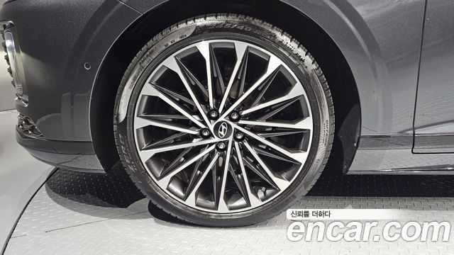 Hyundai Grandeur (GN7) 2,5 Gasoline 2WD Calligraphy 2023 — фото 5